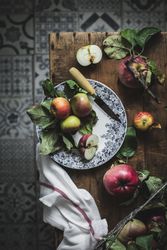 Apples and knife on plate