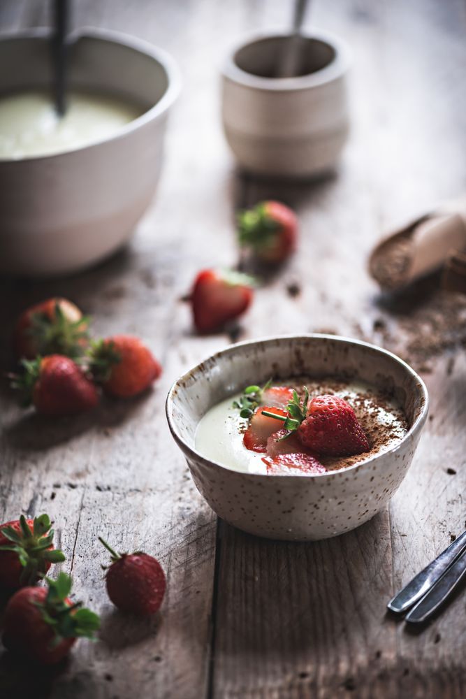 Strawberry porridge in bowl on table