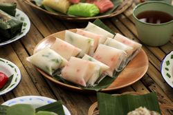 Cente manis, cantik manis, or jentik manis, a traditional Indonesian snack