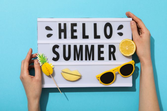 Hello summer sign with fresh lemon and glasses