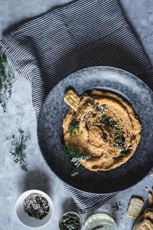 Baked carrots hummus