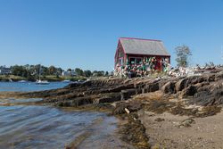 The oft-photographed Nubble lobster shack, or lobster "pound" on Bailey Island, Maine E43nX5