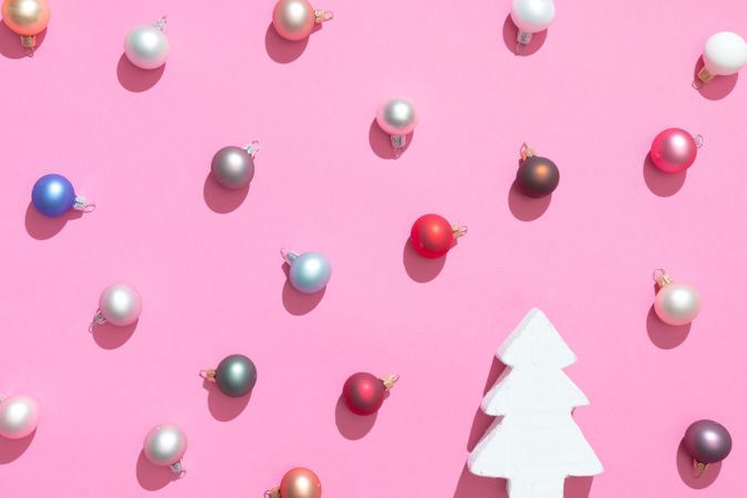 Christmas bauble decoration pattern with pink background with light tree