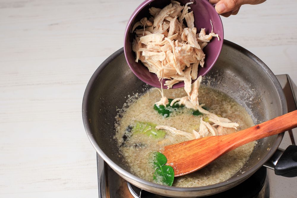 Cooking dish with shredded chicken