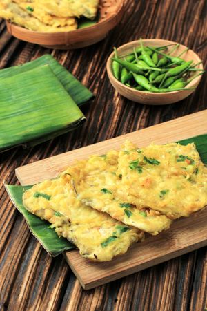 Tempeh mendoan, Indonesian sliced tempeh with yellow flour