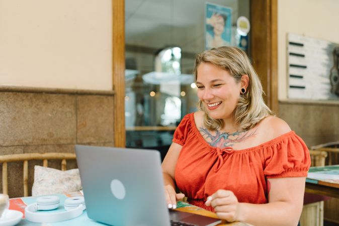 Focus woman working on laptop in cafe