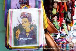 Bags with Frida Kahlo image for sale at market stand 5Xdpk5
