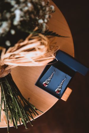 Bouquet of flowers and earrings on stand