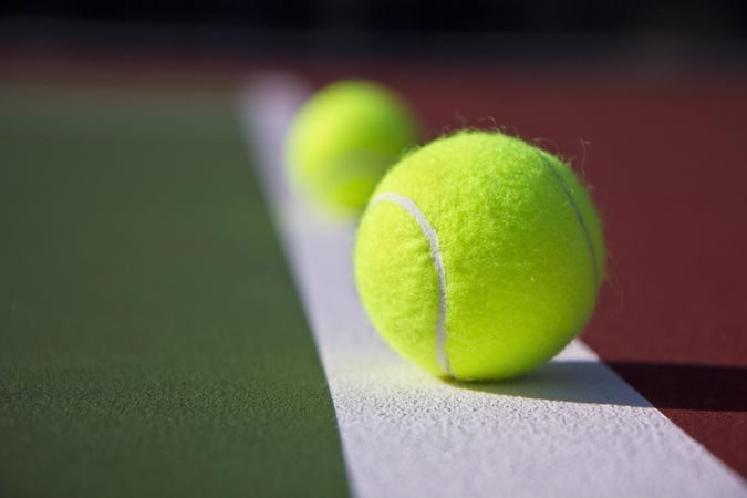 Tennis balls on baseline