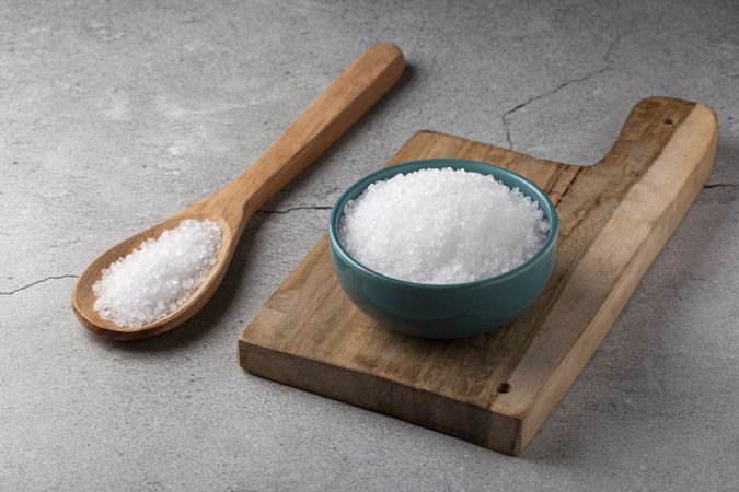 Bowl with coarse salt on the table.