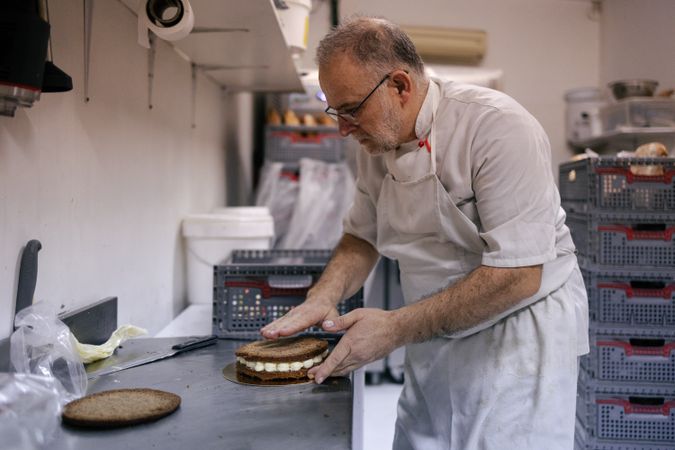 Pastry chef making a cake