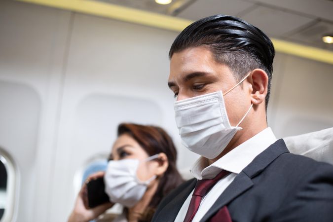 Man and woman sitting next to each other on airplane