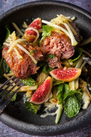 Delicious pork with vegetables and figs
