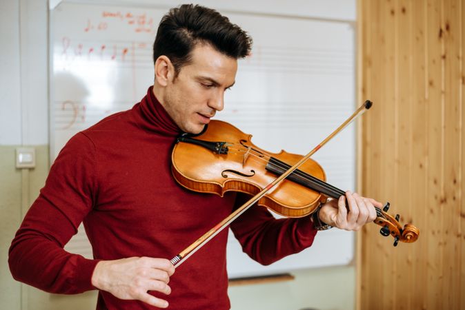 Man playing violin in studio