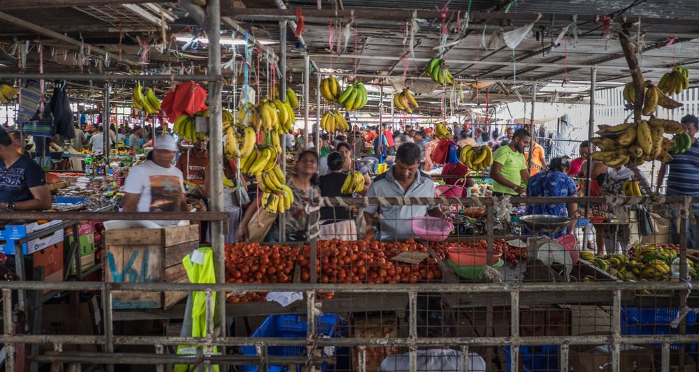 Outdoor fruit and vegetable market in Mauritius
