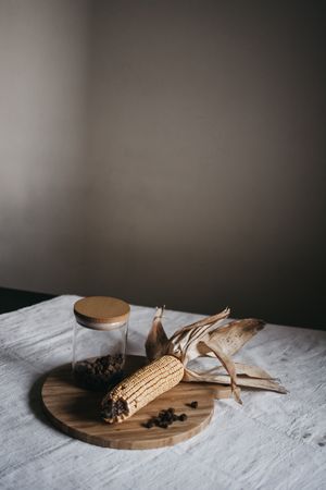 Dried corn and brown condiment
