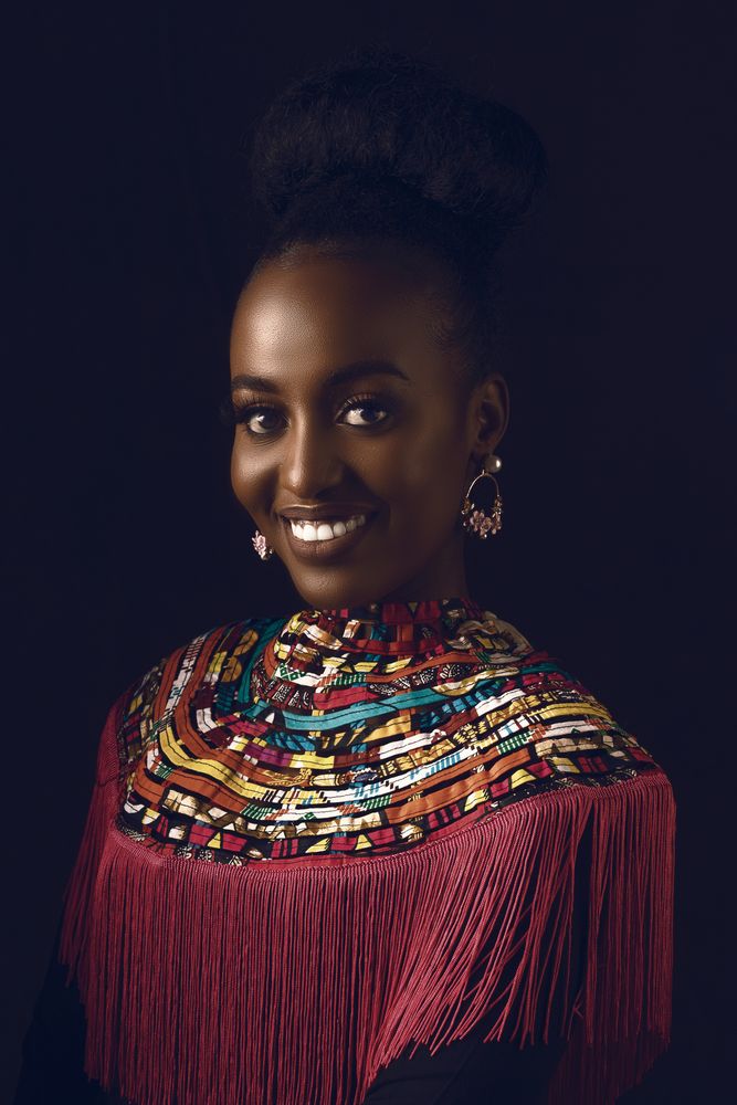 Portraits of Kenyan lady in traditional outfit