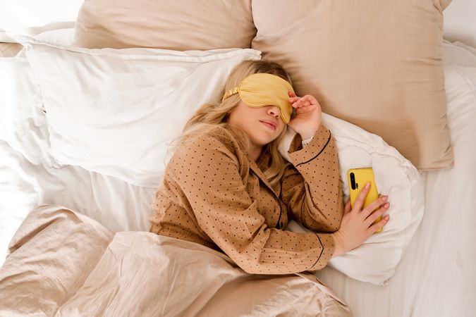 Sleeping with smartphone after waking