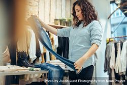 Shopper buying jeans in fashion store 5lDKV5