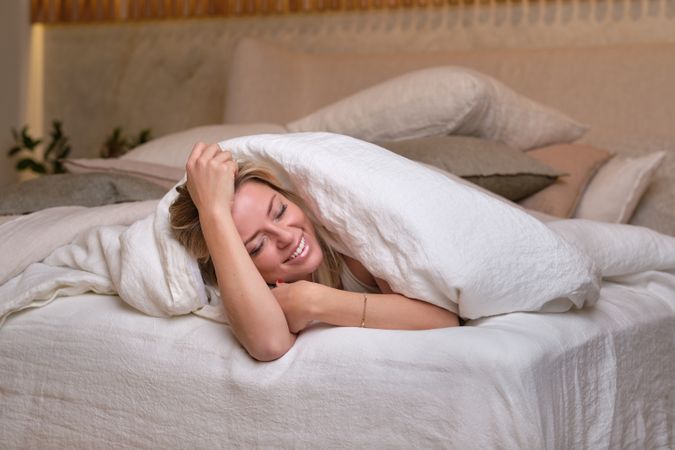 Smiling woman lying on bed