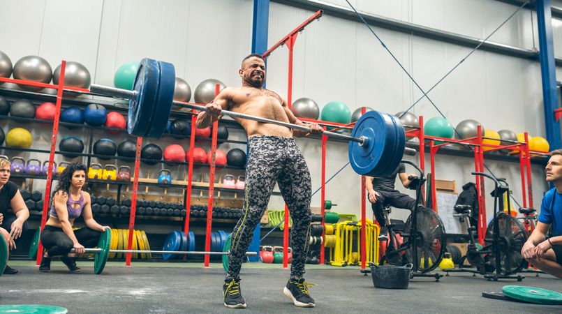 Strong man practicing weightlifting in the gym