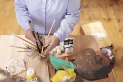 Close-up of an artist woman preparing brushes