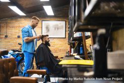 Hair dresser cutting male client’s hair 0LB6A4