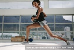 Fit woman working out with medicine ball 48B7rJ