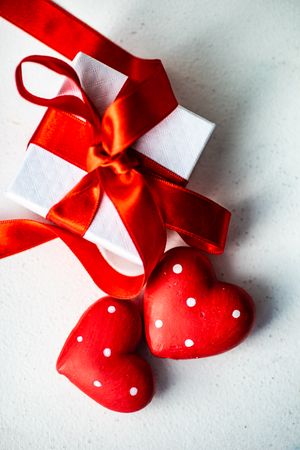 Valentine's day heart ornament with dots and present
