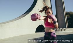Sportswoman doing boxing working outdoors 0yXqoq