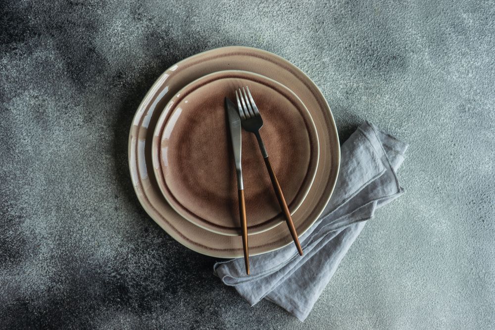 Table setting with light pink plates