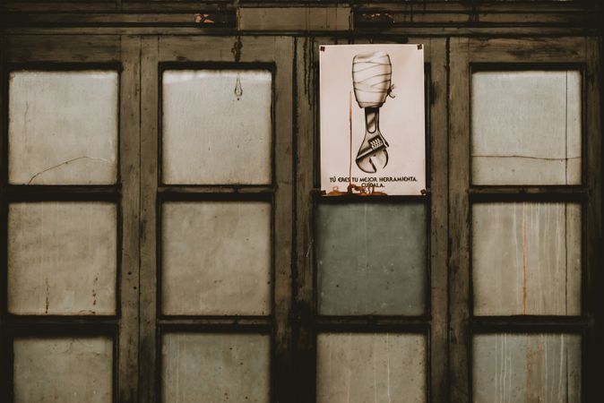 Draw on paper on dirty†wall