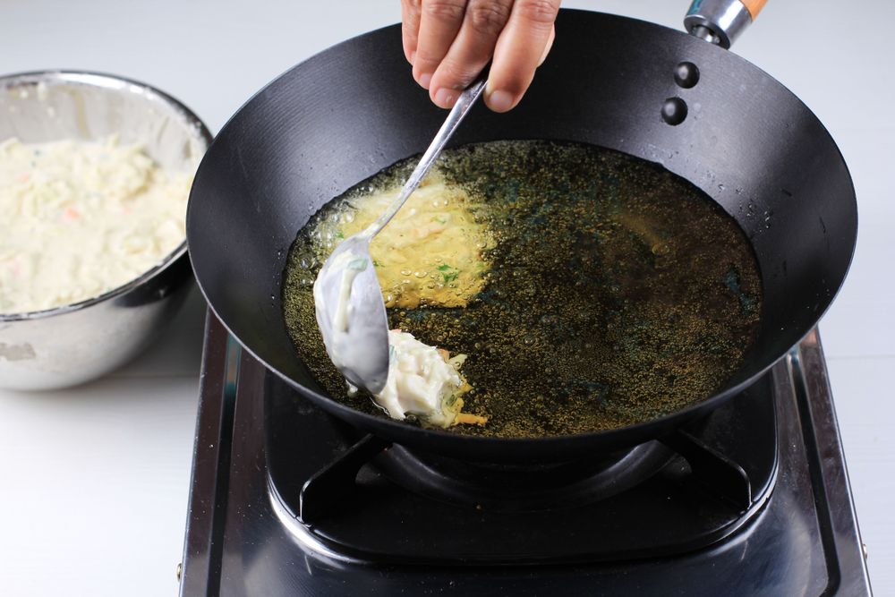 Female Hand Pour Weci Batter, Cooking Process of Bakwan