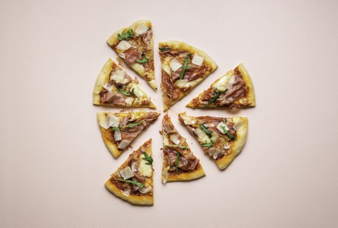 Pizza prosciutto with arugula and mozzarella flat lay