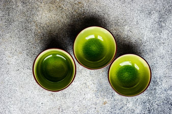 Round geometric green bowls