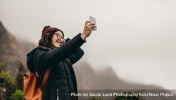 Happy young woman on winter vacation taking a selfie 47Lgkb