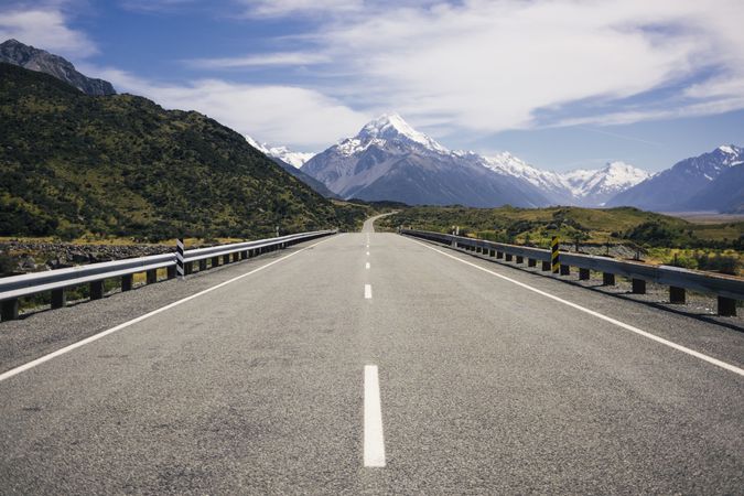 Route among big mountains at New Zealand