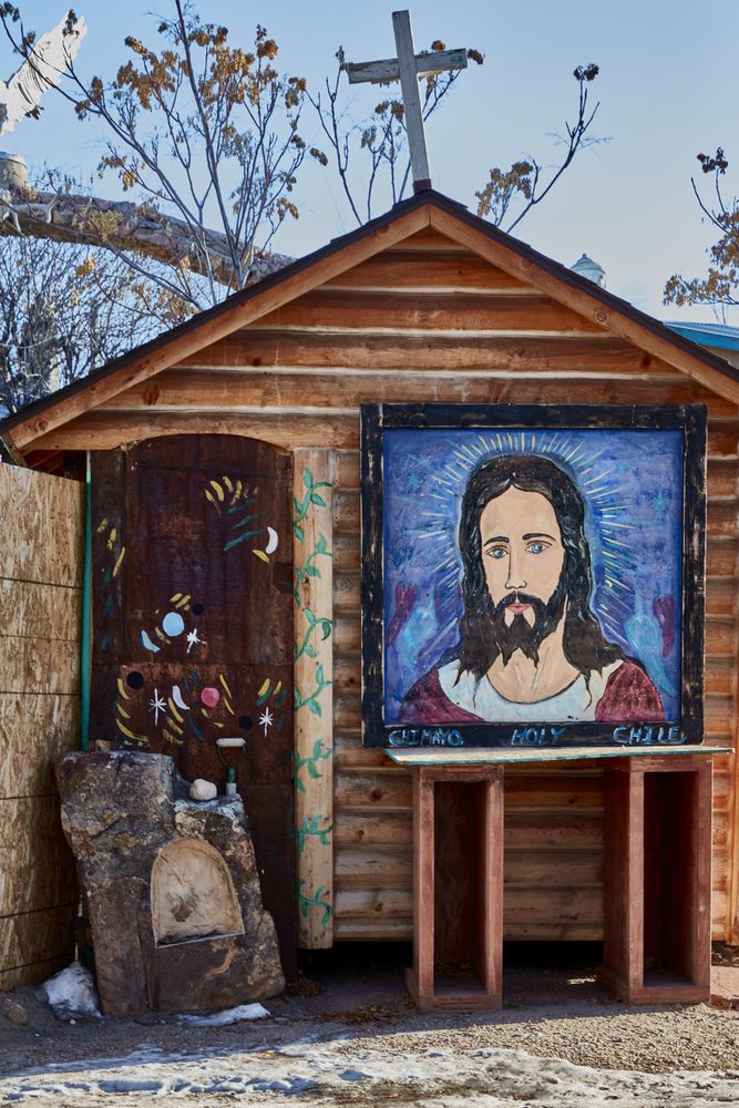 A tiny chapel at the entrance to Chimayó, a New Mexico village