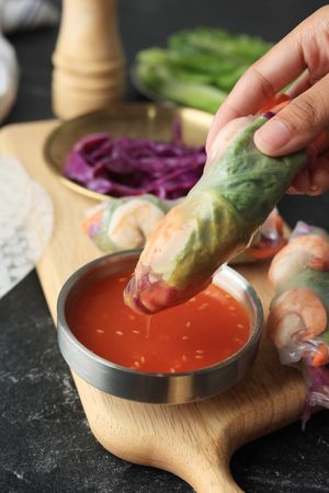 Dipping Vietnam Fresh Vegetable Spring ROll to the Sweet and Sour Sauce