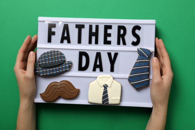 Inscription: "Father's Day" on a green background.
