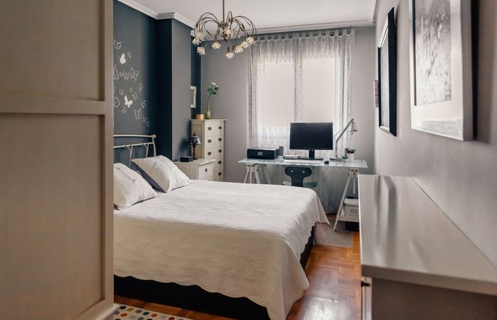 Double bedroom with home office