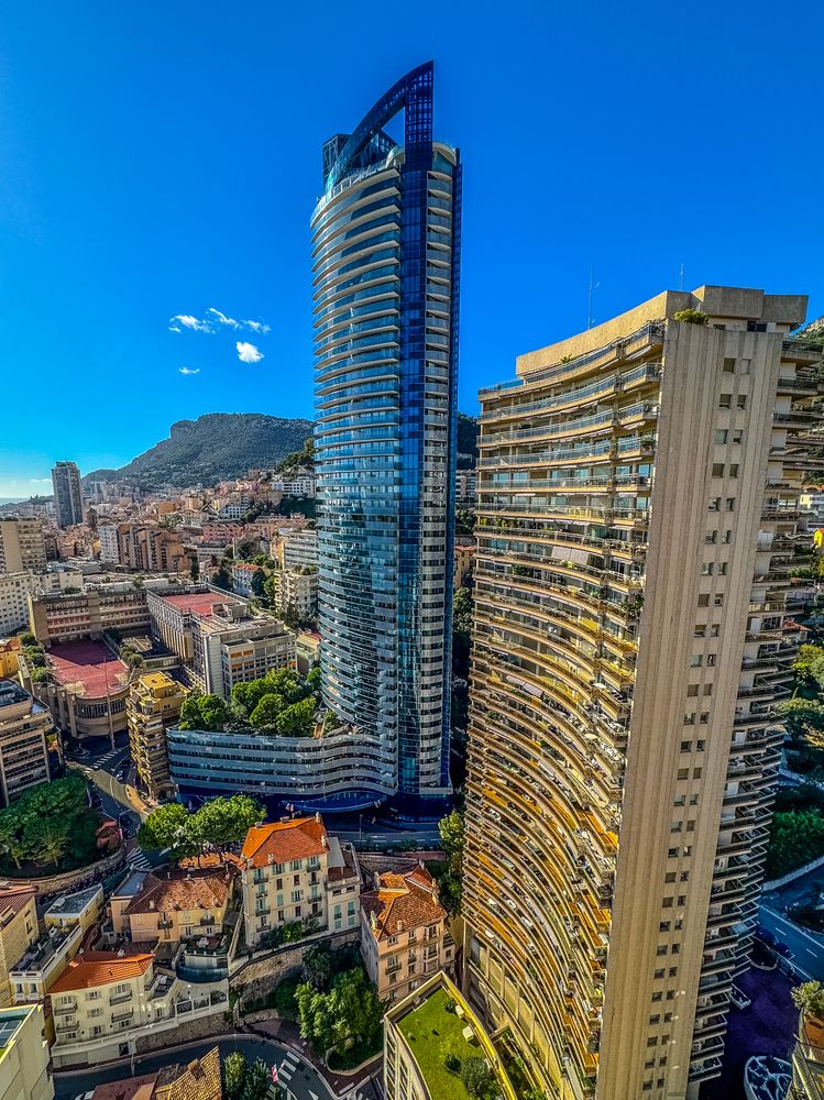 Highrises of Avenue de l'Annonciade neighborhood
