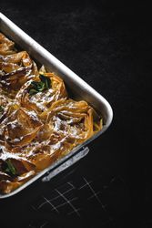 Filo dough cake with flower shape