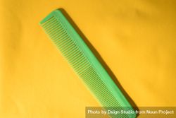 Green comb in yellow studio 5Q2V1n