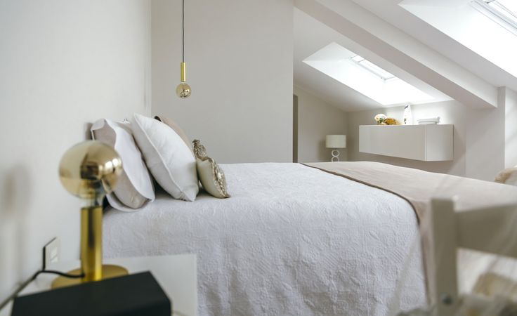 Bedroom with queen size bed
