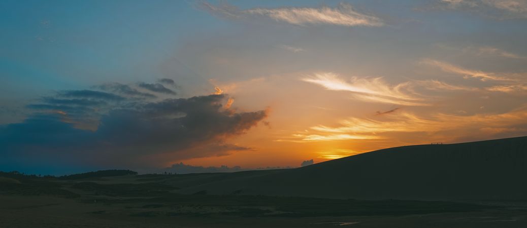 Golden Sunset Over Desert Dunes – Tranquil Twilight