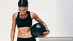 Portrait of a fitness woman standing holding a medicine ball 5wgoA5