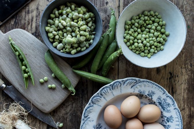 Cooking of green peas with eggs
