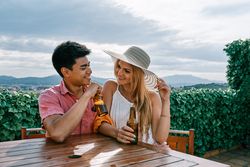 A woman and man picnicing in love