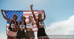 Group of USA runners with medals winning a competition 5lZGvb